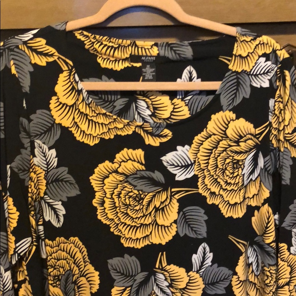 Beautiful Alfani blouse worn a couple of times